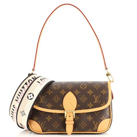 petite pochette louis vuitton femme|Louis Vuitton diane bag.